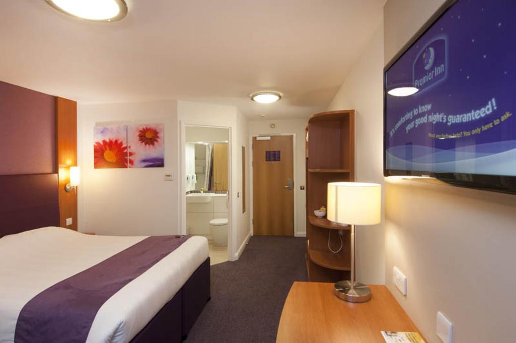 Premier Inn Newport/Telford Newport  Buitenkant foto