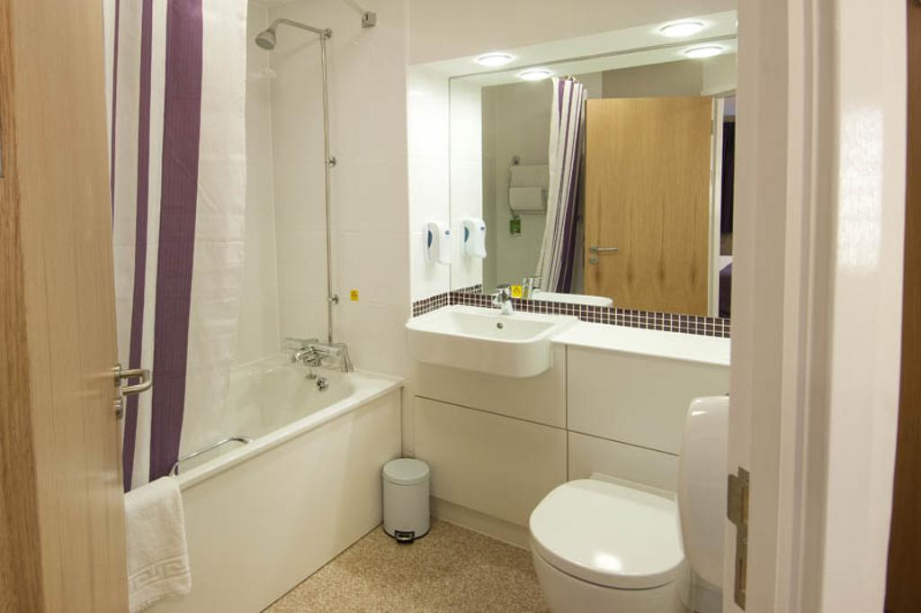Premier Inn Newport/Telford Newport  Buitenkant foto